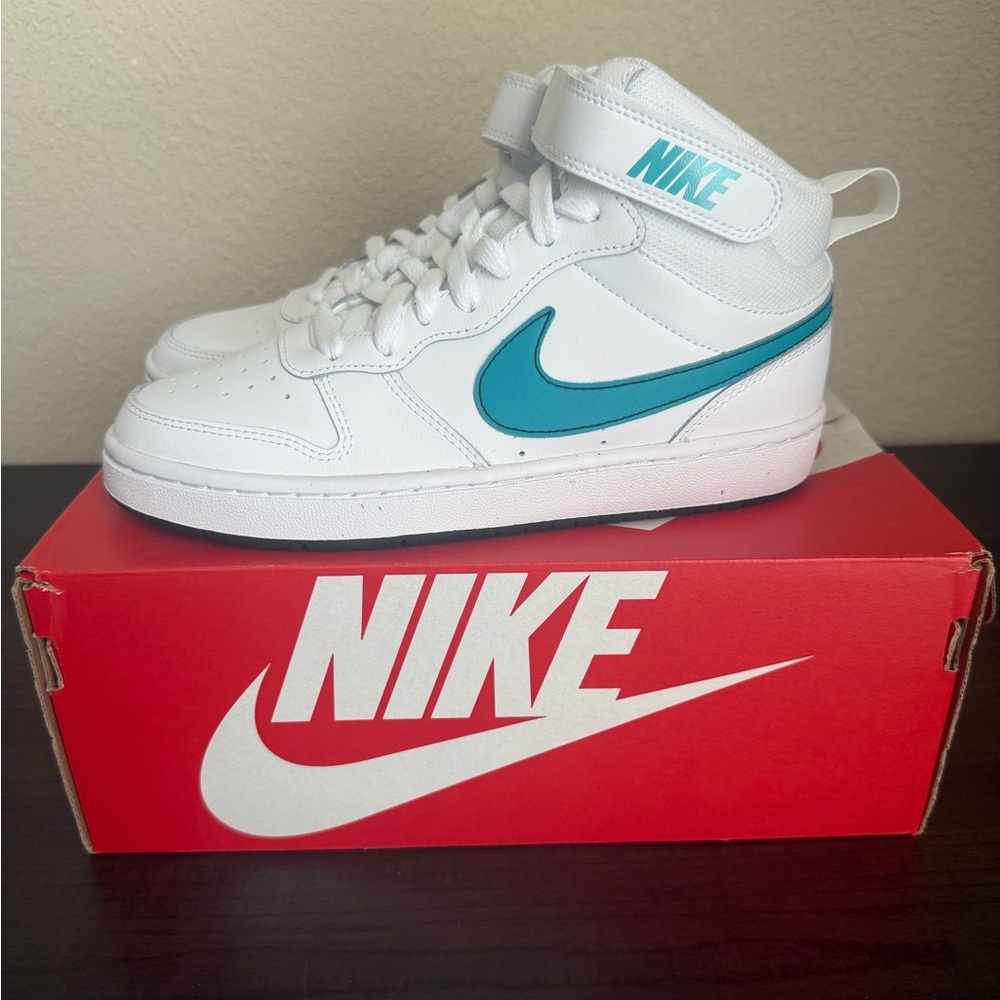 Nike White and Blue Sneakers Classic Style - Picture 2 of 9